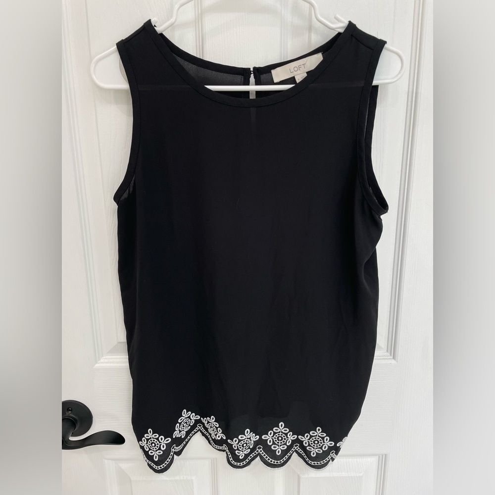 Ann Taylor LOFT Black Tank White Lace Crochet Hem Crew Neck Women’s Size M